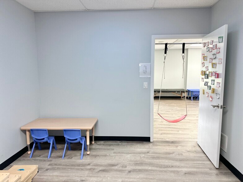 11496 Broadway, Crown Point, IN à vendre - Photo de l’immeuble – Image 2 sur 8