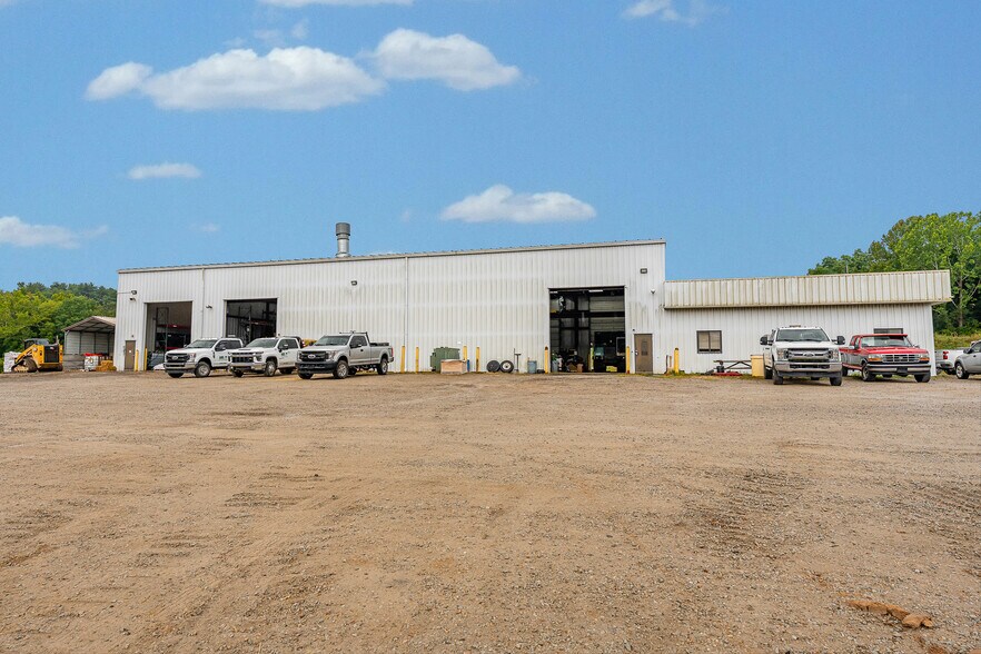 Industrial Investment on 86 +/- AC portefeuille de 2 biens à vendre sur LoopNet.fr - Photo de l’immeuble – Image 3 sur 65