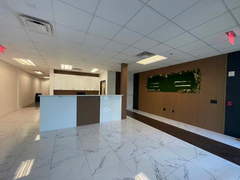 7075 Kingspointe Pky, Orlando, FL à louer - Photo principale – Image 1 sur 35