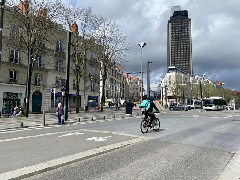 Local commercial dans Nantes à louer - Photo de l’immeuble – Image 3 sur 8