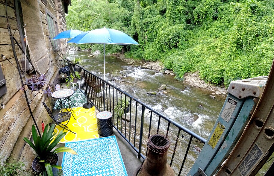 377 Parkway, Gatlinburg, TN à louer - Photo de l’immeuble – Image 3 sur 8