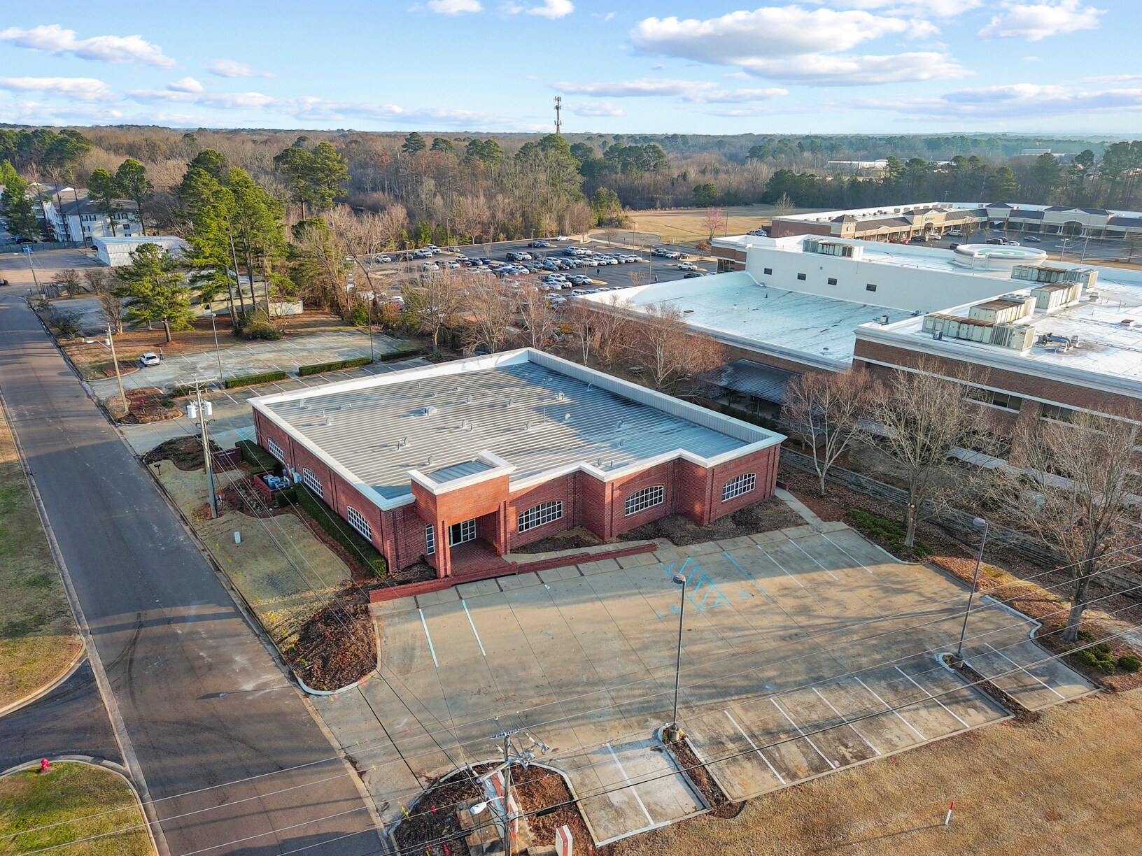 2508 Lakeland Dr, Flowood, MS à louer Photo principale– Image 1 sur 11