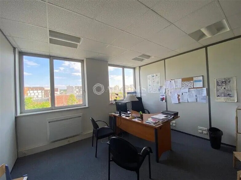 Bureau dans Neuilly-Plaisance à louer - Photo de l’immeuble – Image 2 sur 8