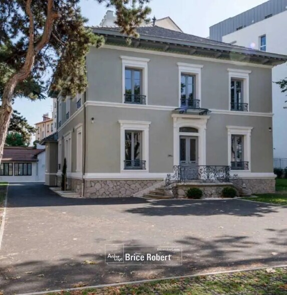 Bureau dans Lyon à vendre - Photo de l’immeuble – Image 1 sur 9