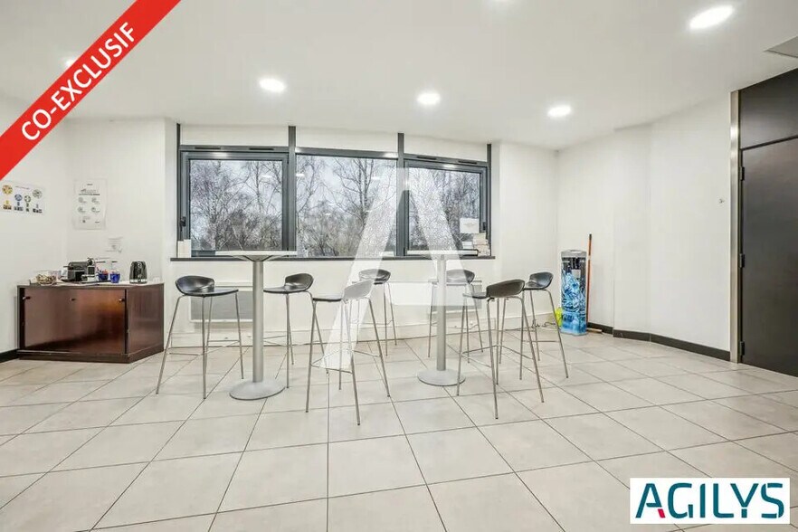 Local d'activités dans Saclay à vendre - Photo de l’immeuble – Image 3 sur 12