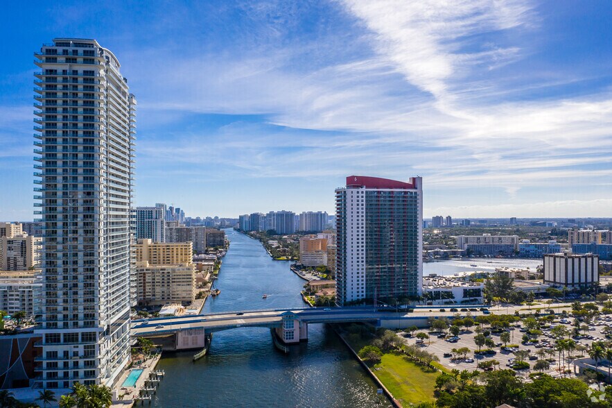 4010 S Ocean Dr, Hollywood, FL à louer - Photo de l’immeuble – Image 3 sur 89