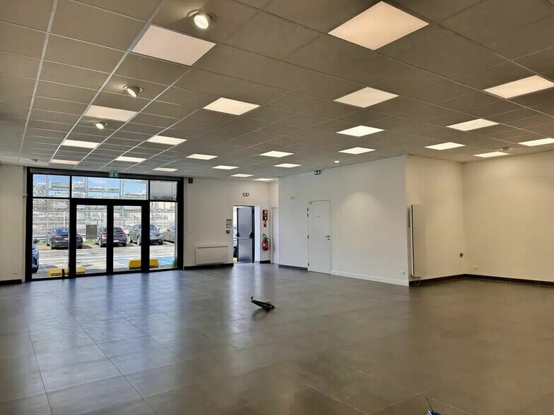 Local d’activités dans Le Havre à louer - Photo de l’immeuble – Image 2 sur 4