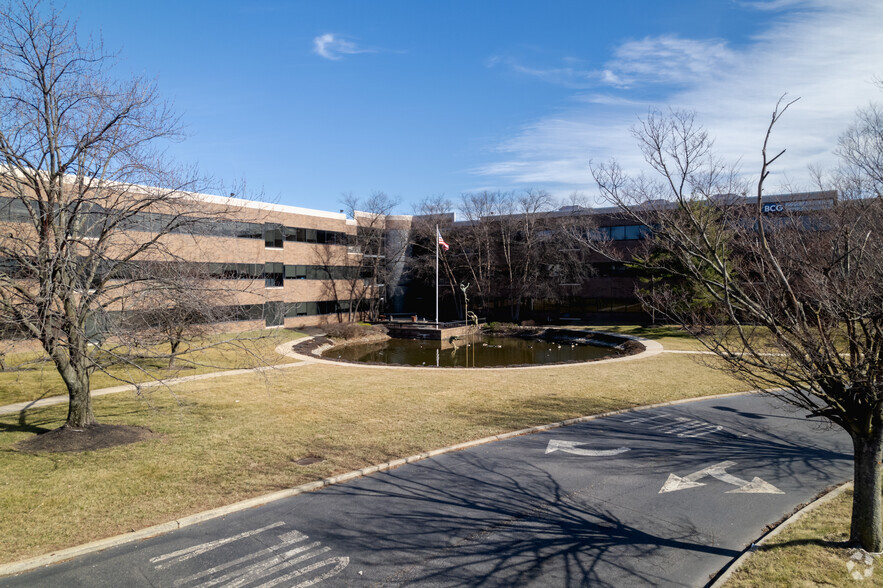 51 Haddonfield Rd, Cherry Hill, NJ à louer - Photo de l’immeuble – Image 3 sur 15