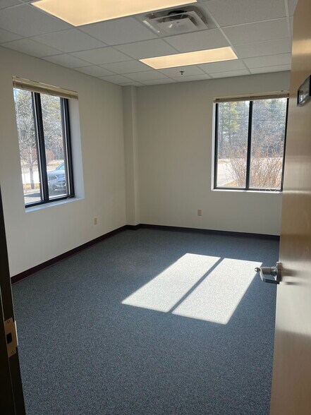 202 Gannett Dr, South Portland, ME à louer - Photo de l’immeuble – Image 3 sur 5