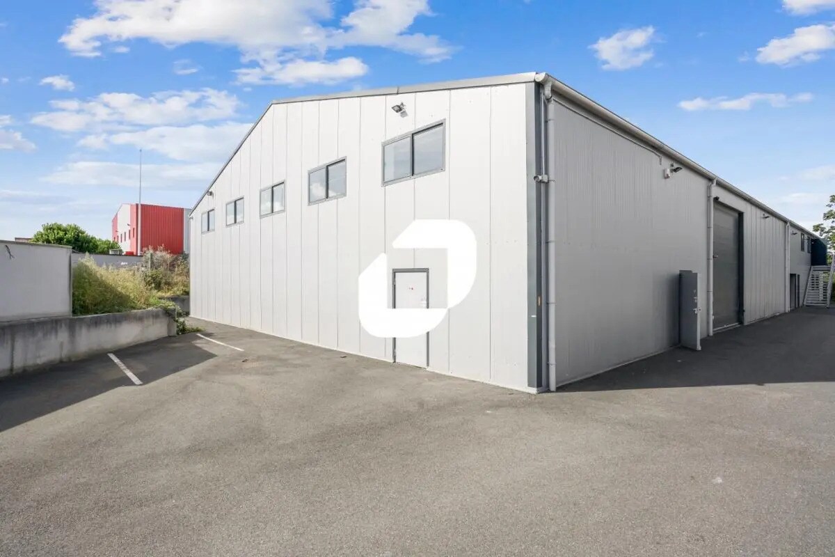 Local d'activités dans Fareins à vendre Photo de l’immeuble– Image 1 sur 13