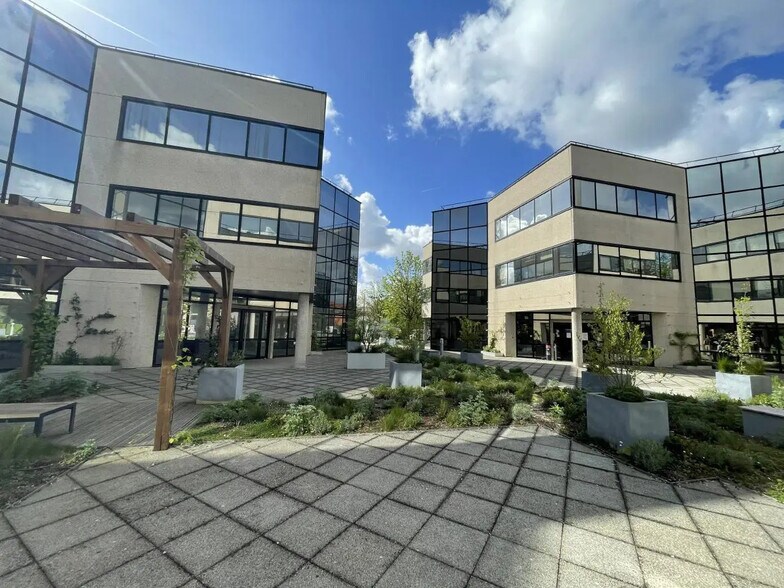 Local d’activités dans Nanterre à louer - Photo de l’immeuble – Image 2 sur 10