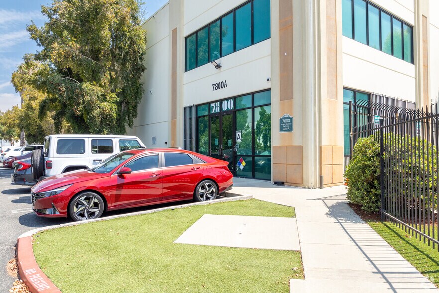 7800 Airport Business Pky, Van Nuys, CA à louer - Photo de l’immeuble – Image 3 sur 4