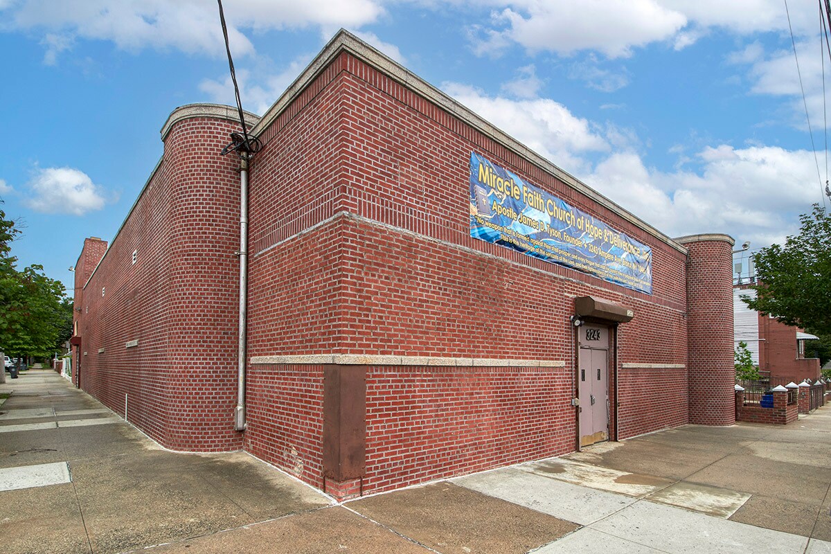 3243 Ampere Ave, Bronx, NY à vendre Photo principale– Image 1 sur 25