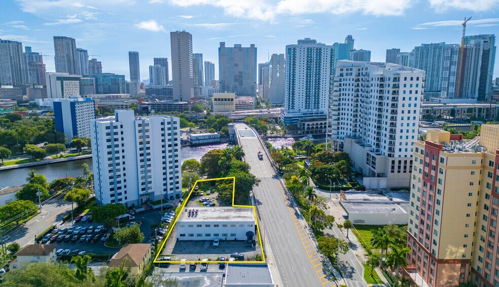 26 SW South River Dr, Miami, FL à vendre - Aérien – Image 3 sur 14