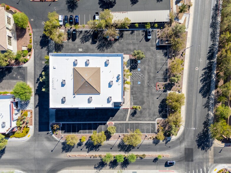 2500 Anthem Village Dr, Henderson, NV à vendre - Photo de l’immeuble – Image 3 sur 24