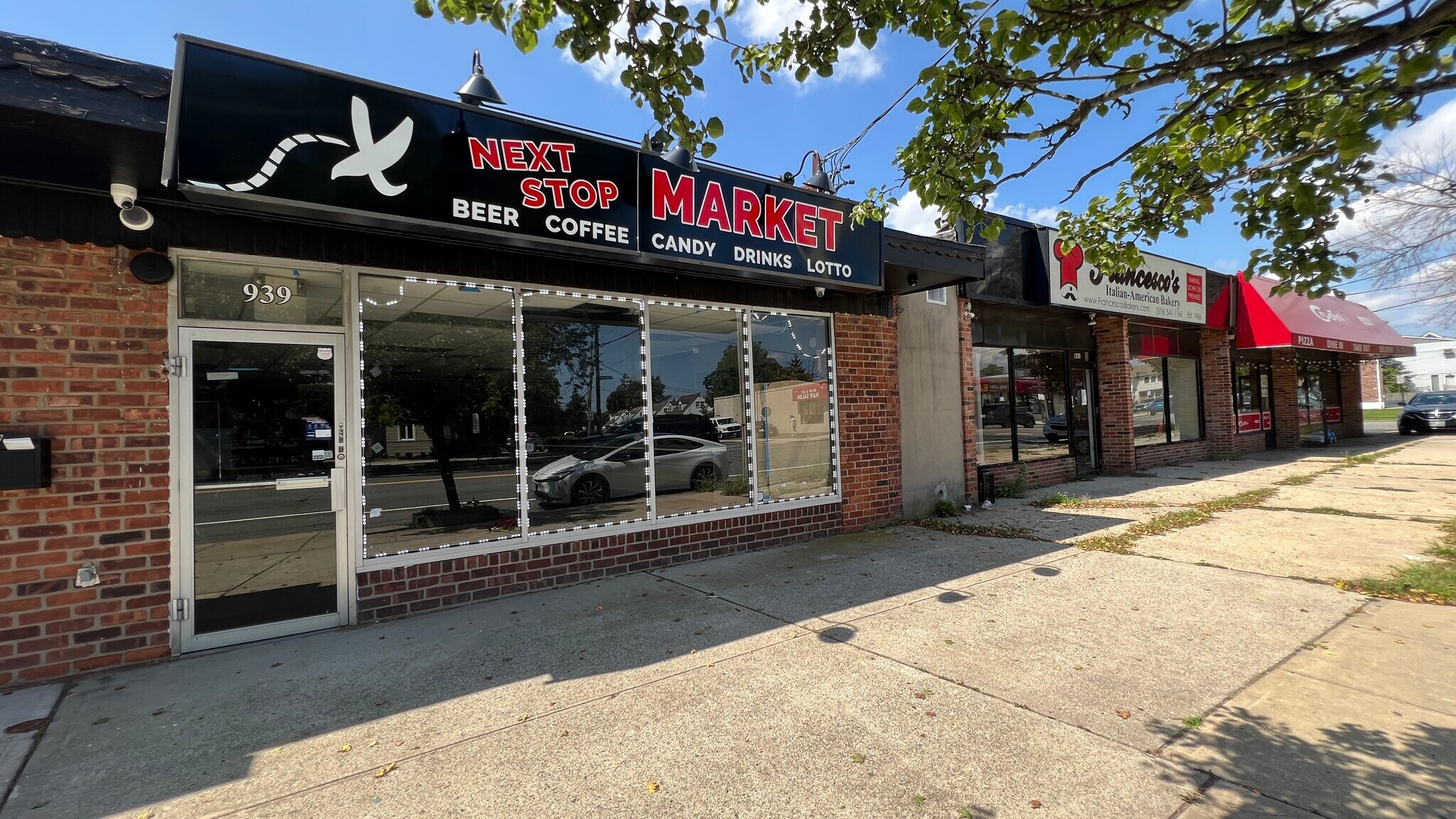933-939 N Broadway, Massapequa, NY à louer Photo de l’immeuble– Image 1 sur 5