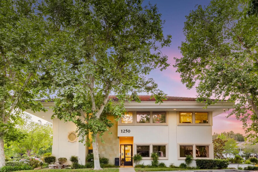 1250 La Venta Dr, Westlake Village, CA à louer - Photo de l’immeuble – Image 3 sur 5