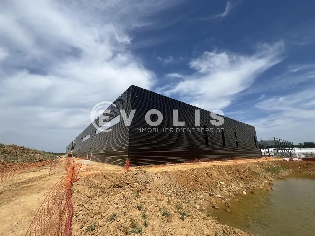 Local d’activités dans La Queue-en-Brie à louer Photo de l’immeuble– Image 1 sur 10