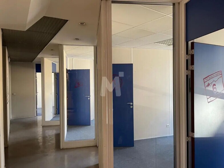 Bureau dans Évry-Courcouronnes à vendre - Photo de l’immeuble – Image 3 sur 4