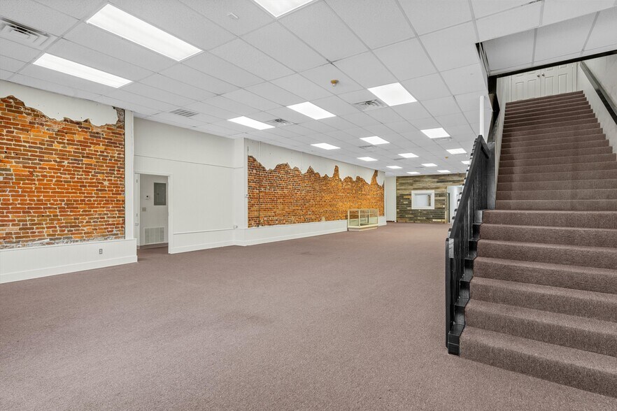 107 W Main St, Cameron, TX à louer - Photo intérieure – Image 2 sur 39