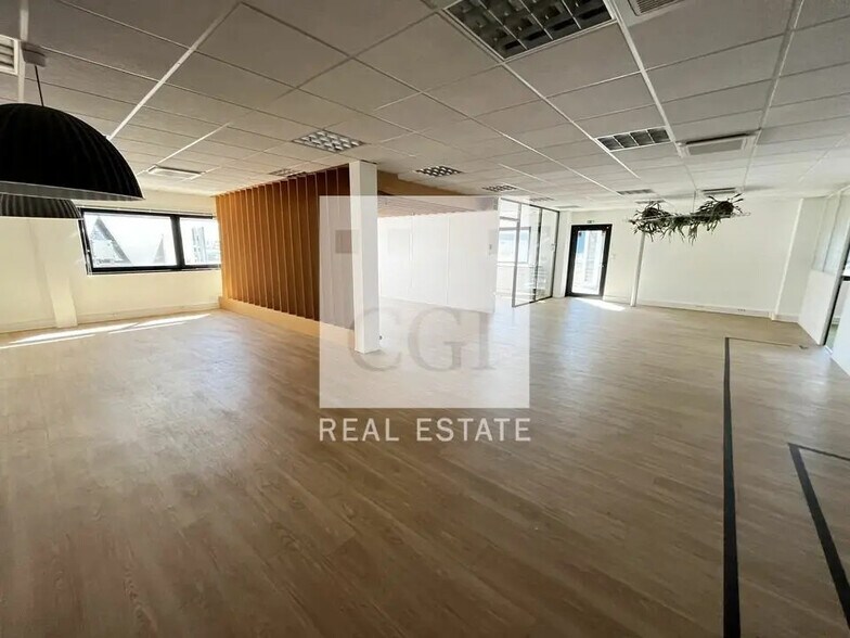 Bureau dans Pusignan à louer - Photo de l’immeuble – Image 1 sur 13
