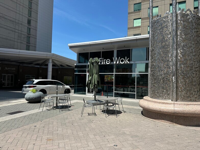 442 Fayetteville St, Raleigh, NC à louer - Photo de l’immeuble – Image 3 sur 4