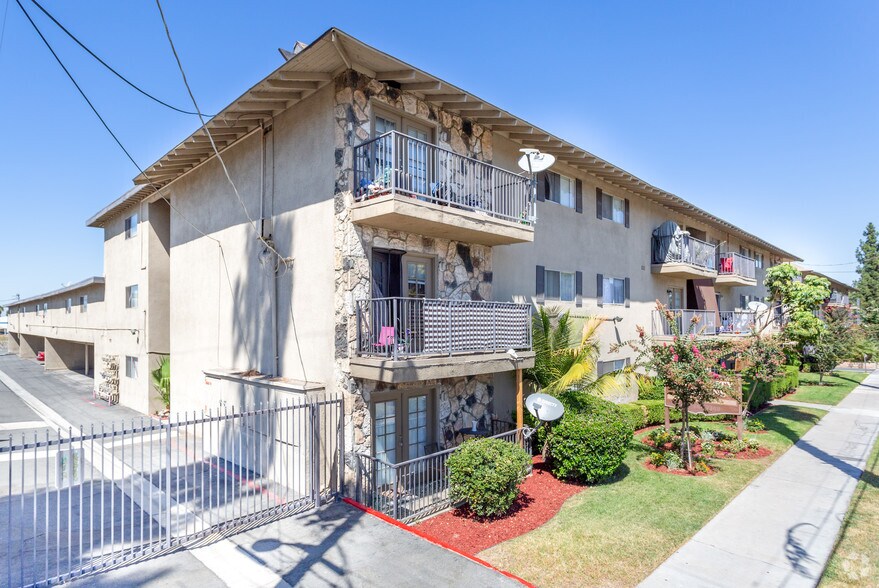 113 Units, Riverside, CA portefeuille de 2 biens à vendre sur LoopNet.fr - Photo principale – Image 1 sur 2