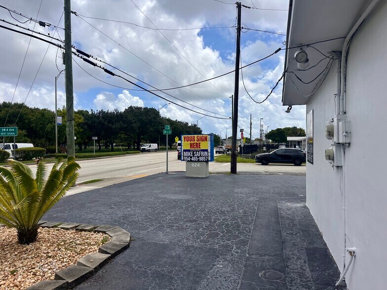 624 W State Road 84, Fort Lauderdale, FL à vendre - Photo de l’immeuble – Image 2 sur 18