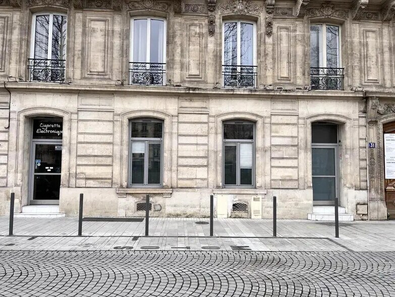 31 Avenue Charles De Gaulle, Neuilly-sur-Seine à louer - Photo de l’immeuble – Image 2 sur 6