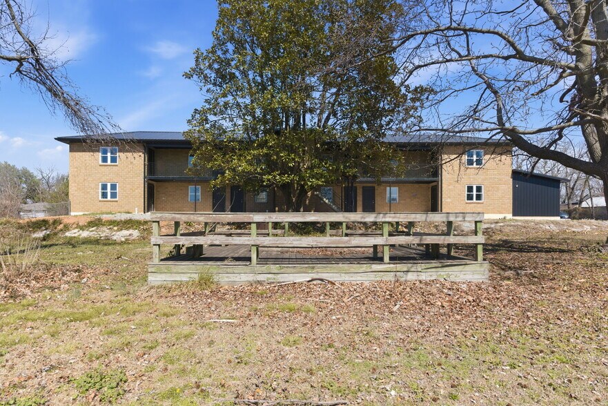 301 Mount Vernon Blvd, Mount Vernon, MO à vendre - Photo de l’immeuble – Image 2 sur 52