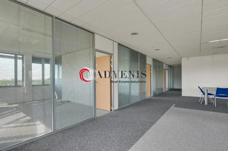 Bureau dans Roissy-en-France à louer - Photo de l’immeuble – Image 3 sur 12