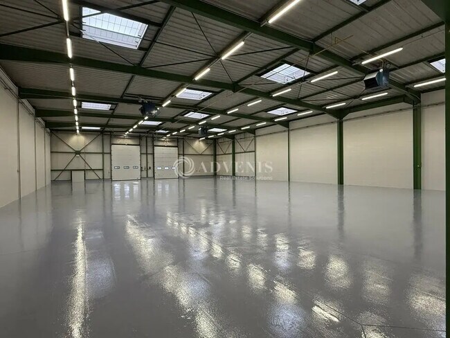 Plus de détails pour Local d'activités à louer