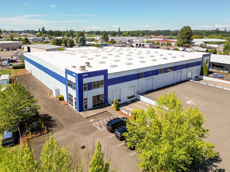 2805 Industrial Ave, Hubbard, OR à louer - Photo de l’immeuble – Image 1 sur 5