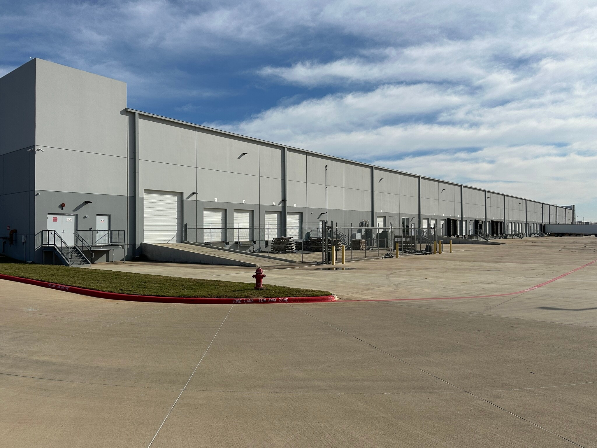 8001 Industry Way, Austin, TX à louer Photo intérieure– Image 1 sur 10