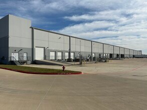 8001 Industry Way, Austin, TX à louer Photo intérieure– Image 1 sur 10