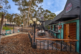 105 Eucalyptus Grove Ln, San Diego, CA à louer Photo intérieure– Image 2 sur 17