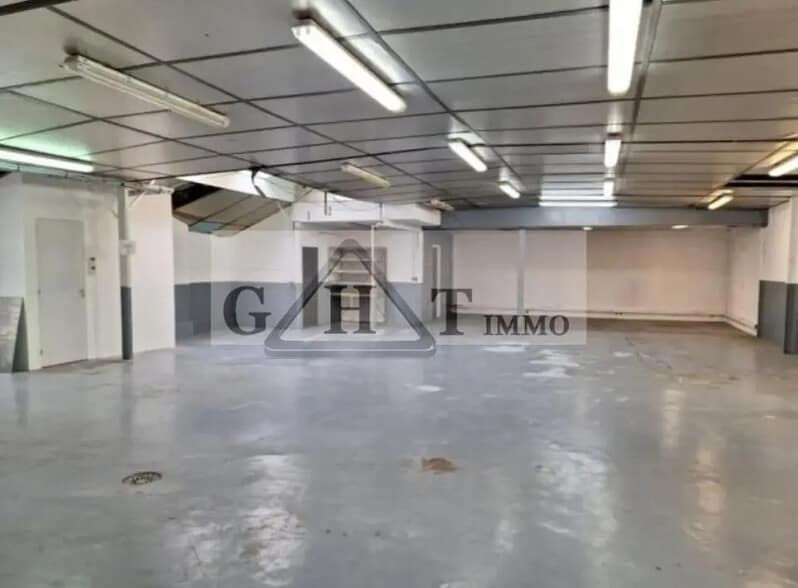 Industriel/Logistique dans Saint-Maur-des-Fossés à louer - Photo de l’immeuble – Image 1 sur 4