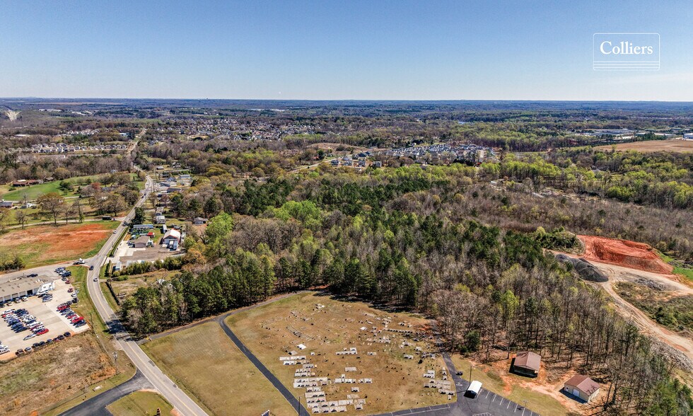 1031 Rogers Bridge Rd, Duncan, SC à vendre - Photo de l’immeuble – Image 2 sur 7