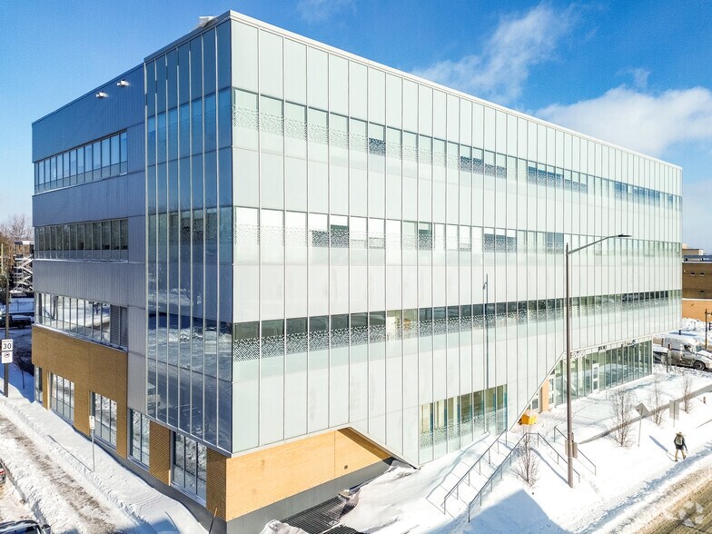 1825 Boul Henri-Bourassa, Québec, QC à louer - Photo de l’immeuble – Image 3 sur 4