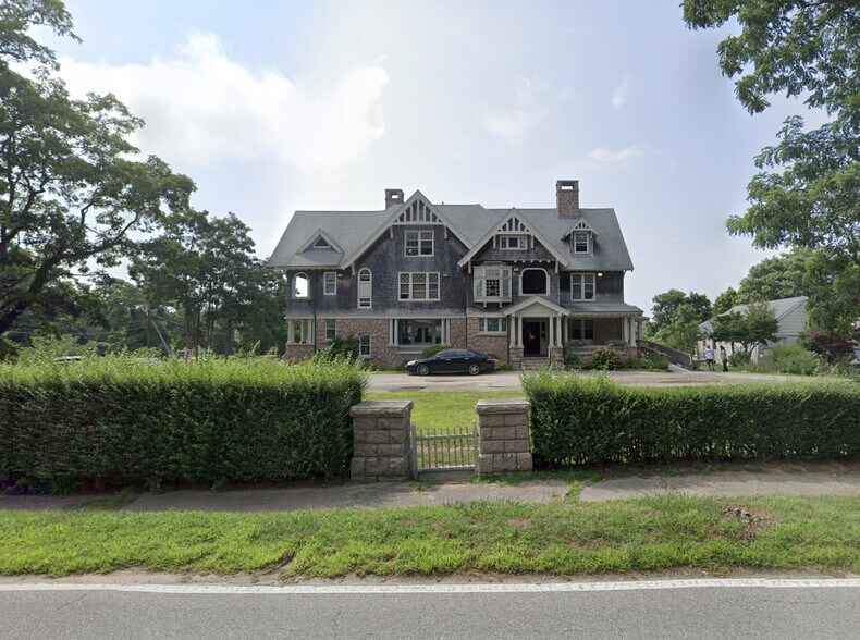 558 W Falmouth Hwy, Falmouth, MA à vendre - Photo de l’immeuble – Image 1 sur 10