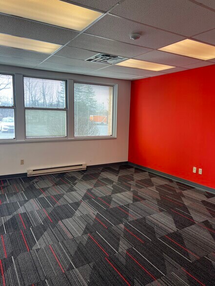 8300 Dow Cir, Strongsville, OH à louer - Photo de l’immeuble – Image 2 sur 25