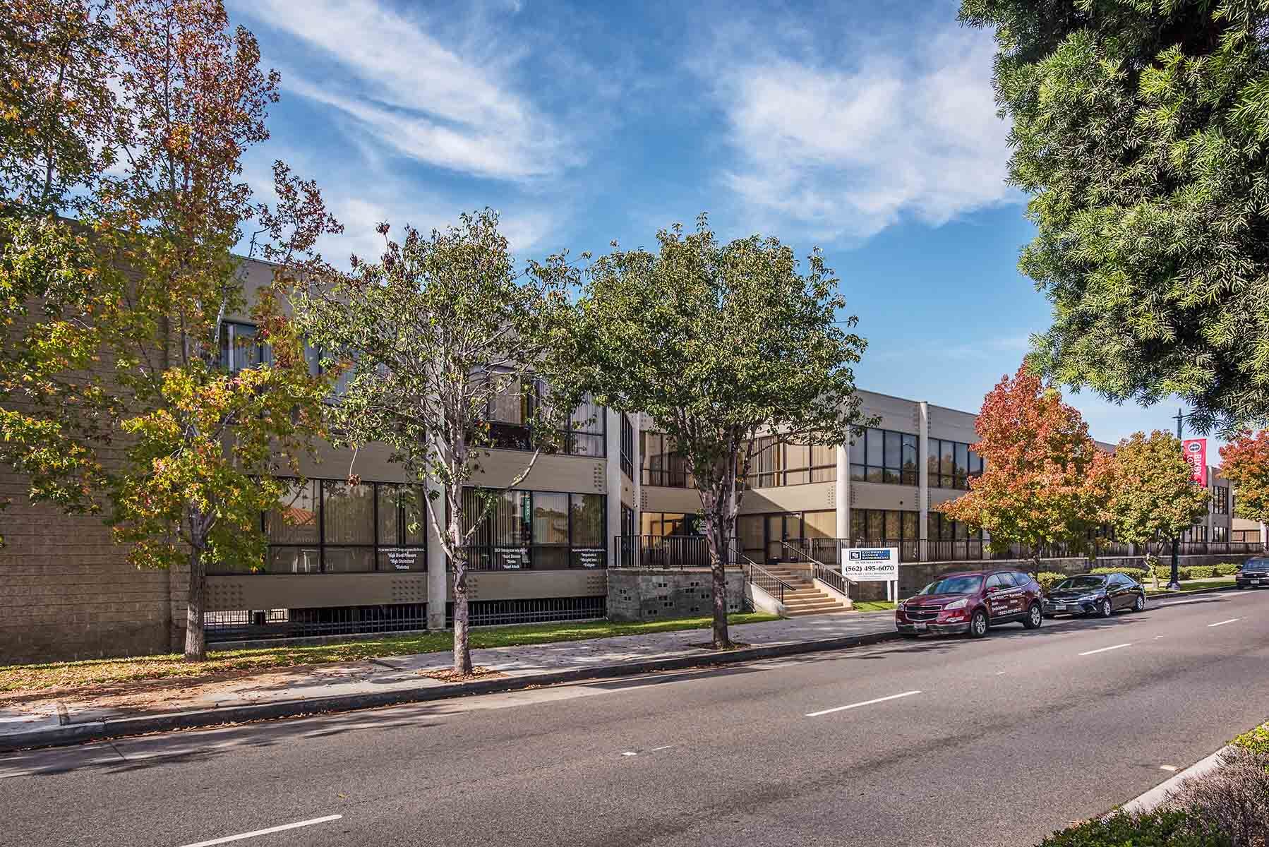 3939 Atlantic Ave, Long Beach, CA à louer Photo de l’immeuble– Image 1 sur 18