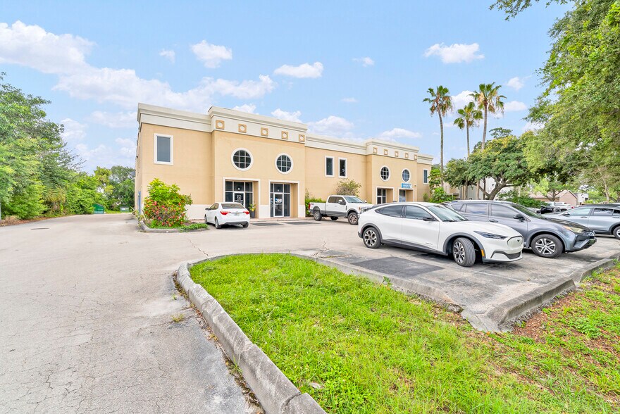 5780 Taylor Rd, Naples, FL à vendre - Photo de l’immeuble – Image 2 sur 5