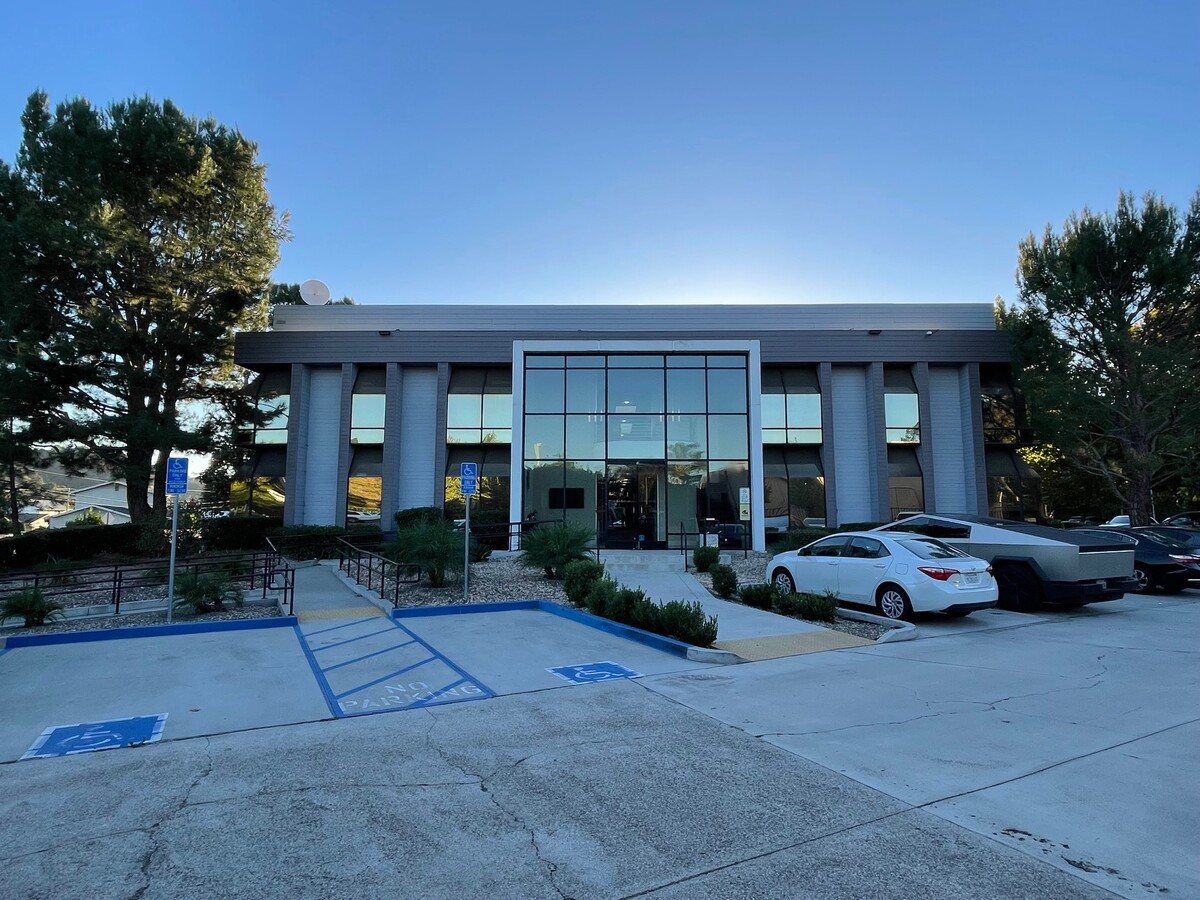 3333 S Brea Canyon Rd, Diamond Bar, CA 91765 - Lot 125 -  - Photo intérieure - Image 2 of 19