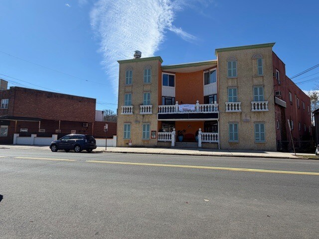 811 McLean Ave, Yonkers, NY à louer Photo principale– Image 1 sur 26