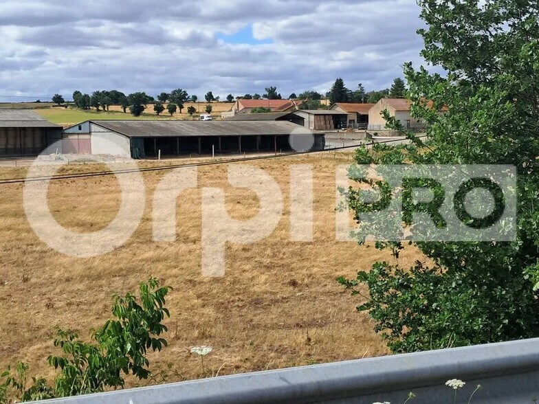 Industriel/Logistique dans Saint-Victor à louer - Photo de l’immeuble – Image 1 sur 5