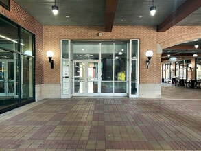 1600 E 8th Ave, Tampa, FL à louer Photo de l’immeuble– Image 1 sur 14