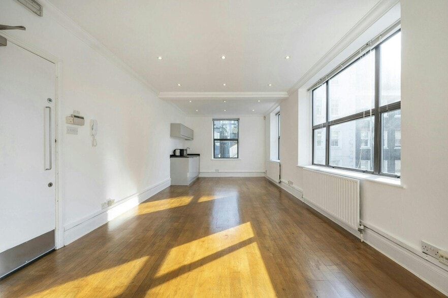 31 Windmill St, Londres à louer - Photo de l’immeuble – Image 1 sur 17