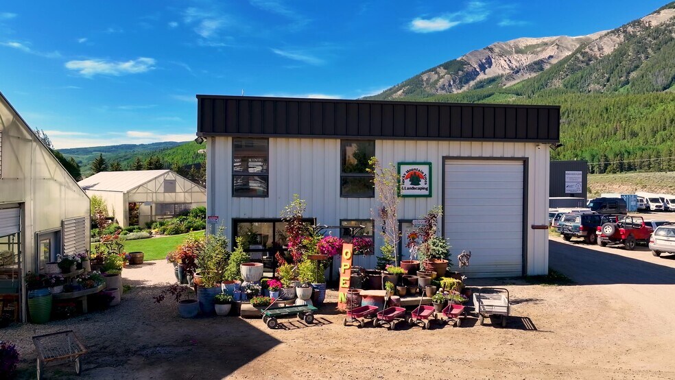 305 Buckley Dr, Crested Butte, CO à vendre - Vidéo sur l’annonce professionnelle – Image 2 sur 58