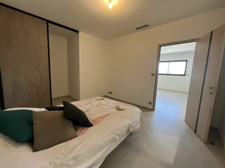 Bureau dans Vauvert à louer - Photo de l’immeuble – Image 3 sur 8